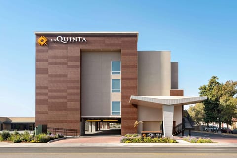 La Quinta Inn & Suites by Wyndham Clovis CA Hotel in Clovis