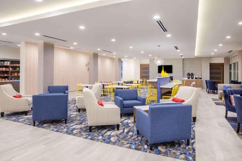 La Quinta Inn & Suites by Wyndham Dallas Duncanville Hotel in Duncanville