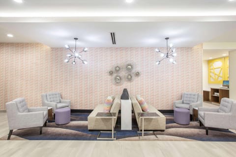 La Quinta Inn & Suites by Wyndham Dallas Duncanville Hotel in Duncanville