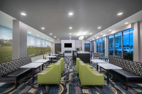 La Quinta Inn & Suites by Wyndham West Memphis Hotel in Marion