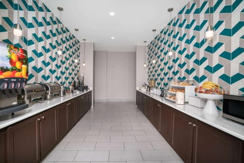 La Quinta Inn & Suites by Wyndham West Memphis Hotel in Marion