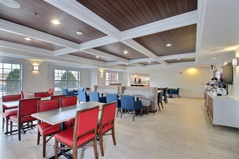 Holiday Inn Express Hotel & Suites Milwaukee Airport By IHG Hotel in Oak Creek