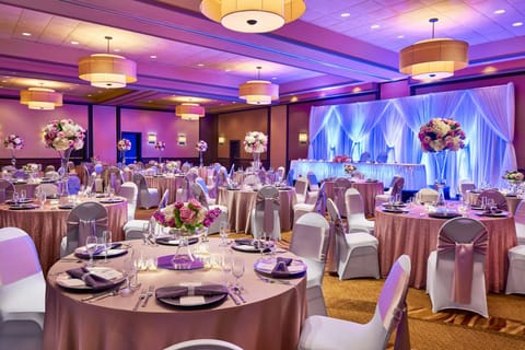 Four Points by Sheraton Milwaukee North Shore Hotel in Milwaukee