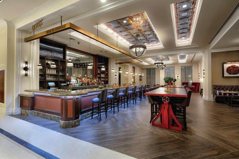The Higgins Hotel New Orleans, Curio Collection by Hilton Hotel in Warehouse District