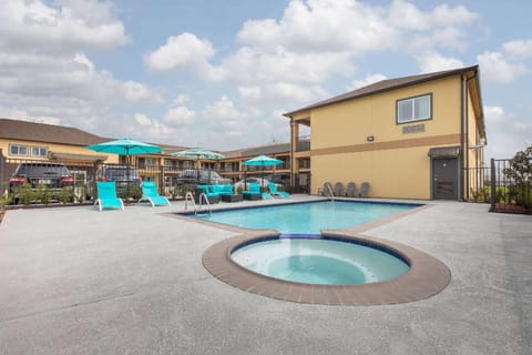 Days Inn & Suites by Wyndham La Porte Hotel in La Porte