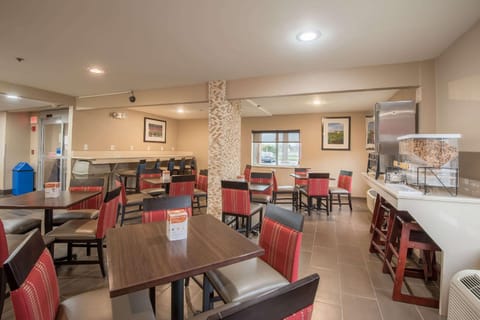 Clarion Pointe Racine - Mount Pleasant Hotel in Racine