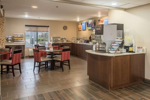 Clarion Pointe Racine - Mount Pleasant Hotel in Racine