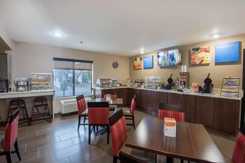 Clarion Pointe Racine - Mount Pleasant Hotel in Racine