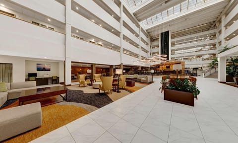 Embassy Suites by Hilton Milwaukee Brookfield Hotel in Brookfield