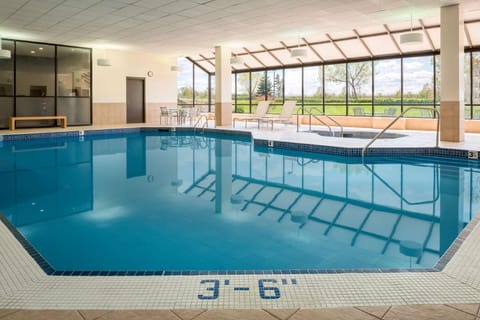 Embassy Suites by Hilton Milwaukee Brookfield Hotel in Brookfield