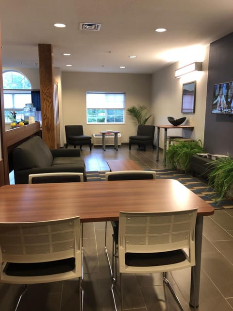 Microtel Inn & Suites by Wyndham Cadiz Hotel in Ohio