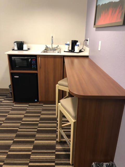 Microtel Inn & Suites by Wyndham Cadiz Hotel in Ohio