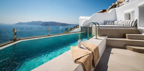 Elite Luxury Suites Resort in Oia