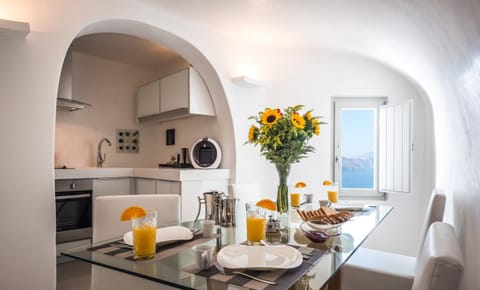 Elite Luxury Suites Resort in Oia