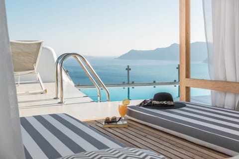 Elite Luxury Suites Resort in Oia