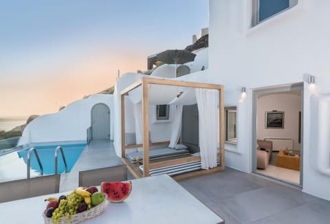 Elite Luxury Suites Resort in Oia