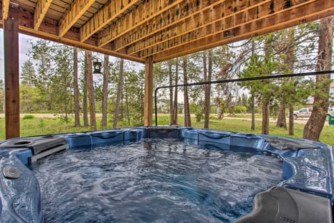 Sprawling Fraser Cabin w/ Private Hot Tub & Deck! House in Fraser