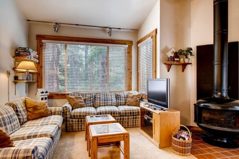 Ski-In/Ski-Out Northstar Condo Near Lake Tahoe! Apartment in Northstar Drive