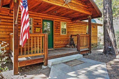 Hot Tub, Deck & Trail Access: Shaver Lake Cabin House in Shaver Lake