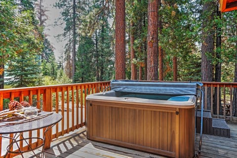 Hot Tub, Deck & Trail Access: Shaver Lake Cabin House in Shaver Lake