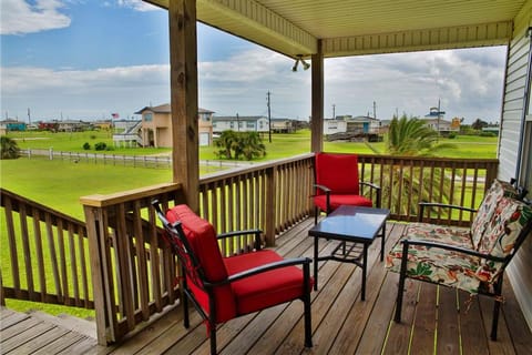 Beach Access! Group-Friendly Galveston Retreat House in Galveston Island