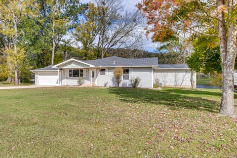 TroutFest: Anglers’ Retreat on White River w/ Deck House in Arkansas