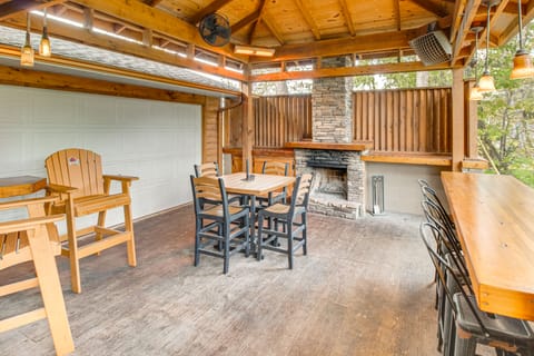 TroutFest: Anglers’ Retreat on White River w/ Deck House in Arkansas