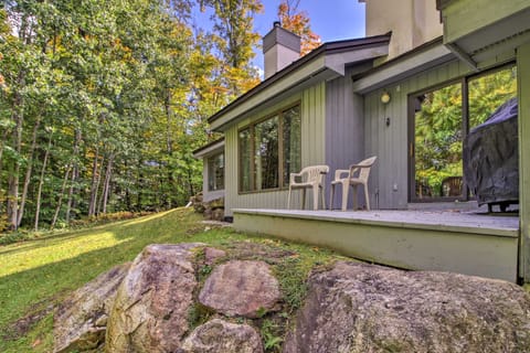 Killington Condo w/ Spa ~ 3 Miles to Ski Resort! Apartment in Mendon