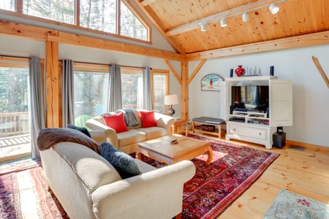 1 Mi to Mt Snow: 'Luna Stella' Home w/ Fireplace House in Dover