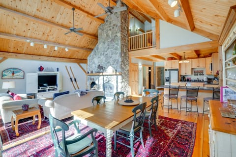 1 Mi to Mt Snow: 'Luna Stella' Home w/ Fireplace House in Dover