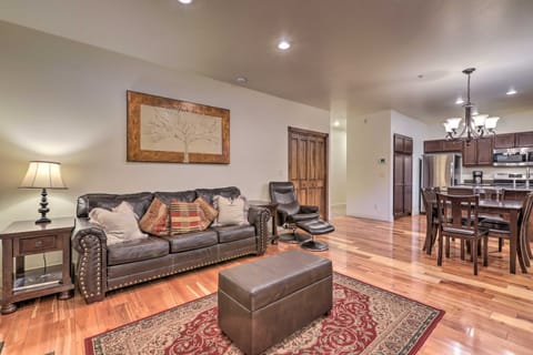 Cozy Central Glenwood Springs Condo w/ 2 Decks! Apartment in Glenwood Springs