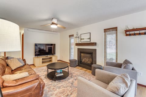 Private Black Hills Home w/ Corral: Horses Welcome House in West Custer Township