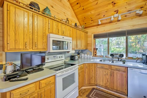 Walk to Beach! Bolton Landing Cottage w/ Deck Cottage in Bolton Landing