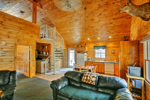 Private South Boardman Cabin on 10 Forest Acres! House in Michigan
