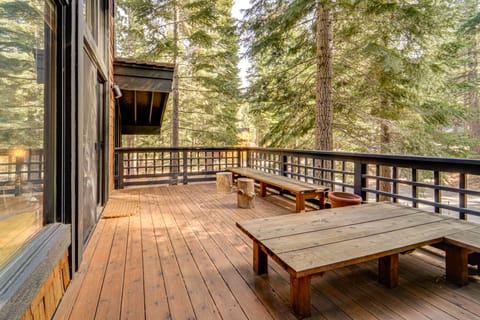 Free Ski Shuttle! Spacious Northstar Resort Cabin House in Northstar Drive
