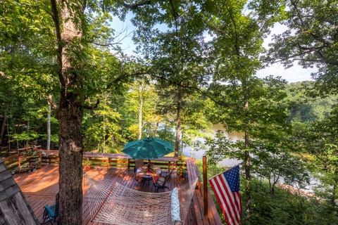 Dock & Resort Perks: Quiet Lakefront Cottage Cottage in Innsbrook
