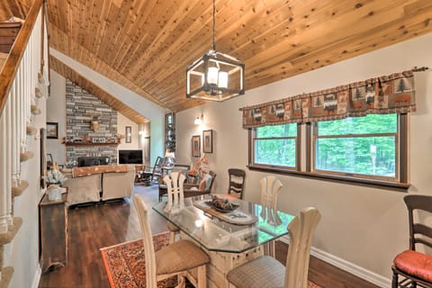 Relaxing Eagle Rock Resort Home - 1 Block to Lake! House in Luzerne County