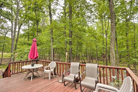 Relaxing Eagle Rock Resort Home - 1 Block to Lake! House in Luzerne County