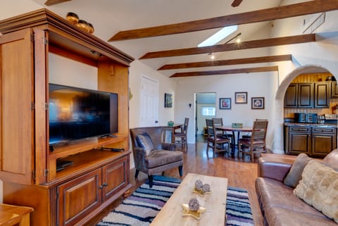 Rustic Log Cabin w/ Studio ~ 5 Mi to Pikes Peak! House in Green Mountain Falls