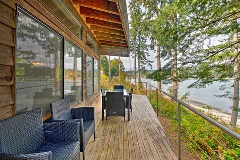 Waterfront Bainbridge Island Home: Stunning Views! House in Suquamish