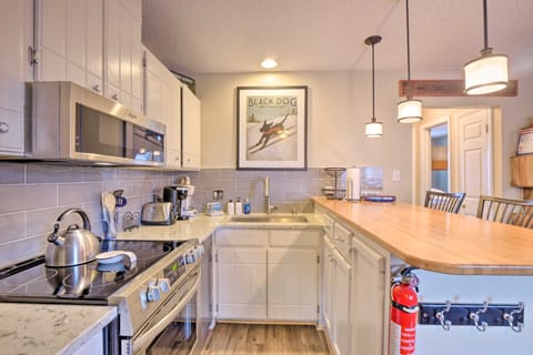 Walk to Lifts: Main Street Breck Condo w/ Mtn View Apartment in Breckenridge