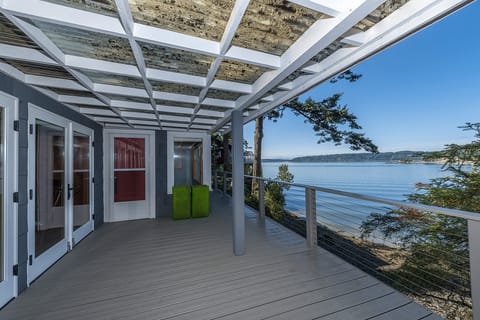 'The Nest' Gorgeous Waterfront La Conner Getaway! House in Whidbey Island