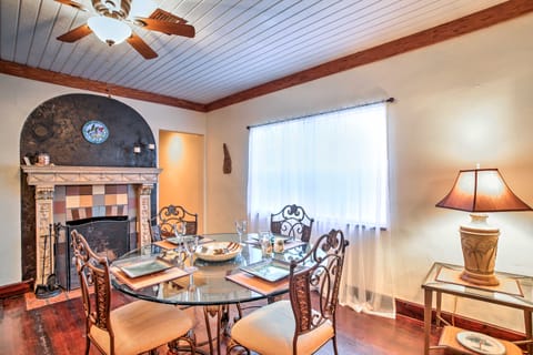 Walk to Attractions: Tropical Lake Worth Hideaway! House in Lake Worth