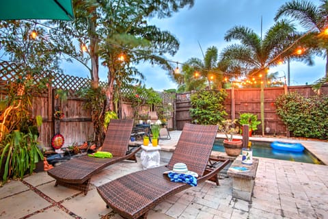 Walk to Attractions: Tropical Lake Worth Hideaway! House in Lake Worth