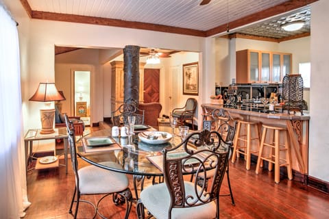 Walk to Attractions: Tropical Lake Worth Hideaway! House in Lake Worth