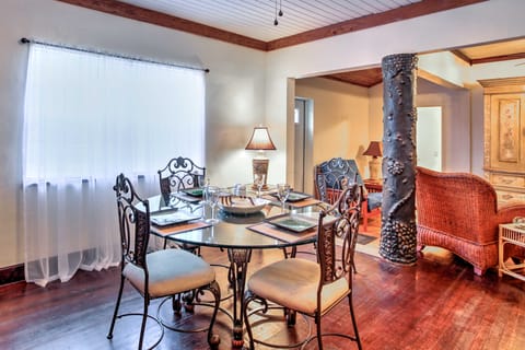 Walk to Attractions: Tropical Lake Worth Hideaway! House in Lake Worth