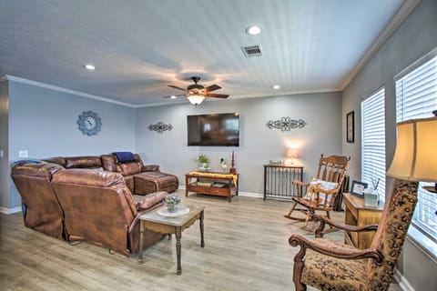 Waterfront New Orleans Home w/ Private Dock & Pier House in Ninth Ward