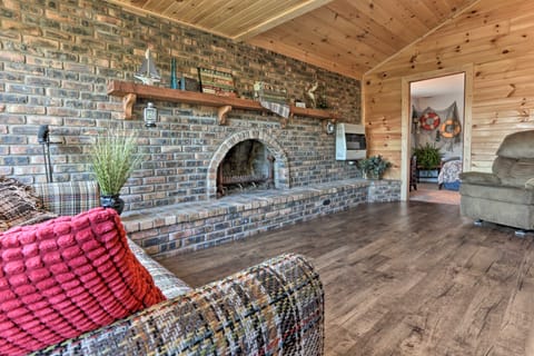 Waterfront Syracuse Home: Deck, Fire Pit & Kayaks House in Indiana