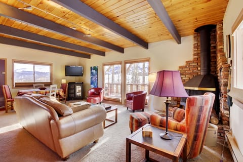2 Mi to Slopes: Mtn-View Breckenridge Getaway! House in Breckenridge
