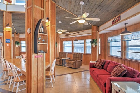 'Little Blue Crab' Quaint Slidell Home: Near Lakes Cottage in New Orleans